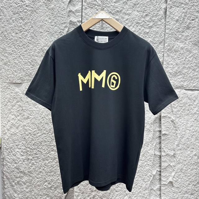 90 Maison Margiela马吉拉精品情侣款短袖，站西同货源高端品质，加厚加款螺纹久洗不垮，内外同平整度高端230克纯棉面料。丝网印花透汗无惧。黑色，铁