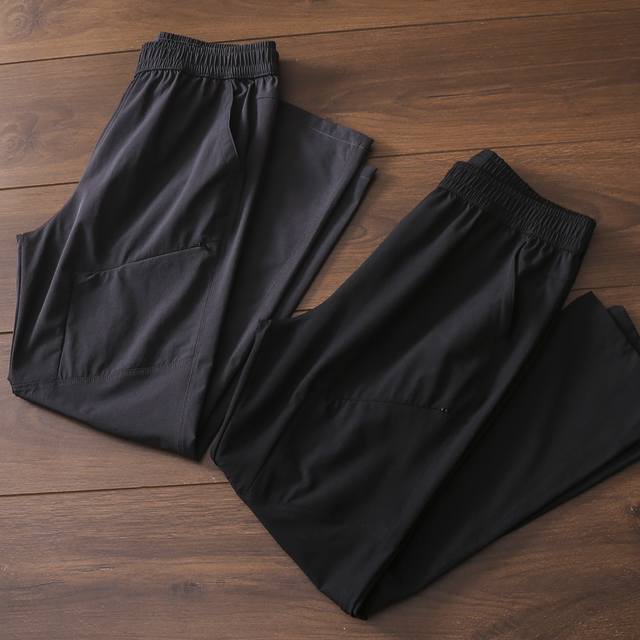 150 严选好货！Lululemon新款男士休闲运动长裤！经典时尚款，客供锦氨弹力梭织面料，舒适耐穿！3D立体裁剪版型，裤腿斜拉链口袋设计，精美小标Logo印花