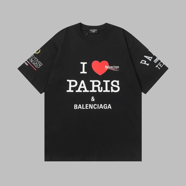 140 巴黎世家新款，时尚多元来袭。 巴黎世家新款Iparis和Balenciaga碰撞 这两件单品的主要元素是“I Love Paris&巴黎世家”，让人一眼