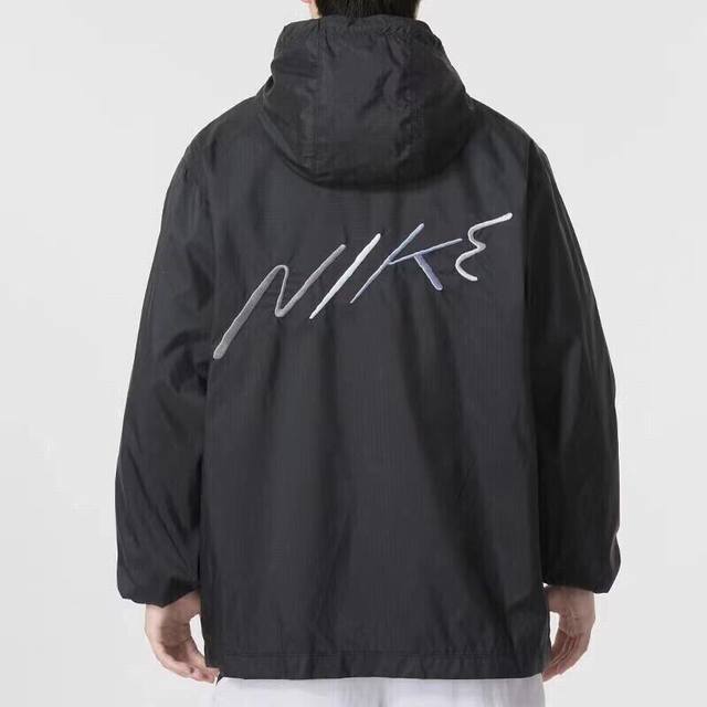120 新款上新 独家定制专柜版本Nike 耐克 新品复古连帽休闲前后刺绣男女情侣款夹克风衣外套 水密码7805 炒鸡火爆，胸前小Logo设计 背面大字母刺绣