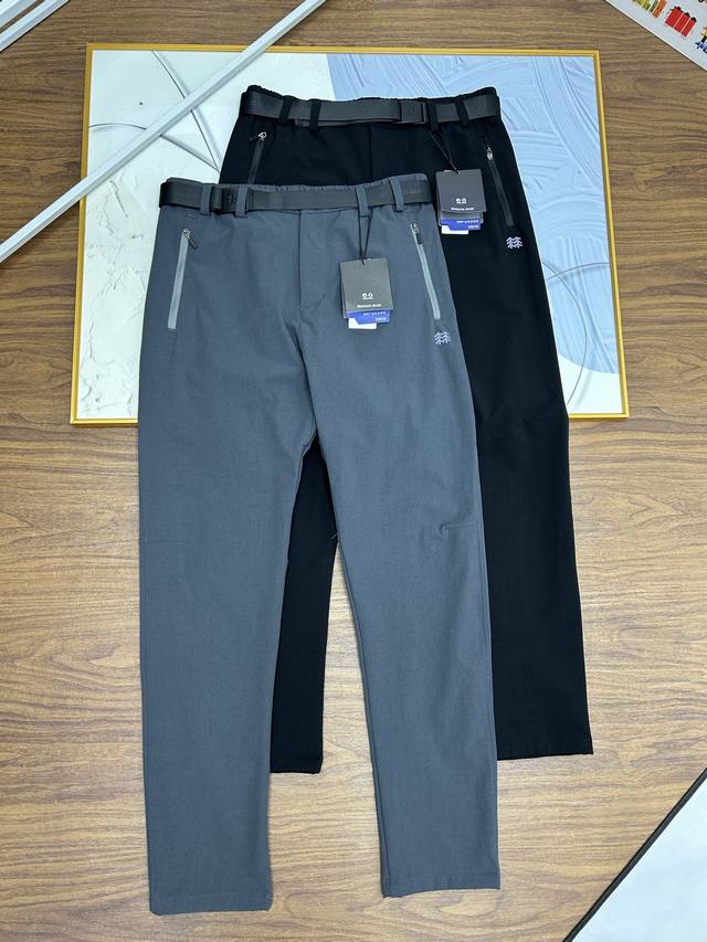 200，爆款来袭Kolon Sport可隆版型超正两色休闲轻商务科技感长裤户外防腰带长裤运动裤子软壳裤！一款封神之作的男士长裤，不仅户外可穿，城市商务休闲也可搭