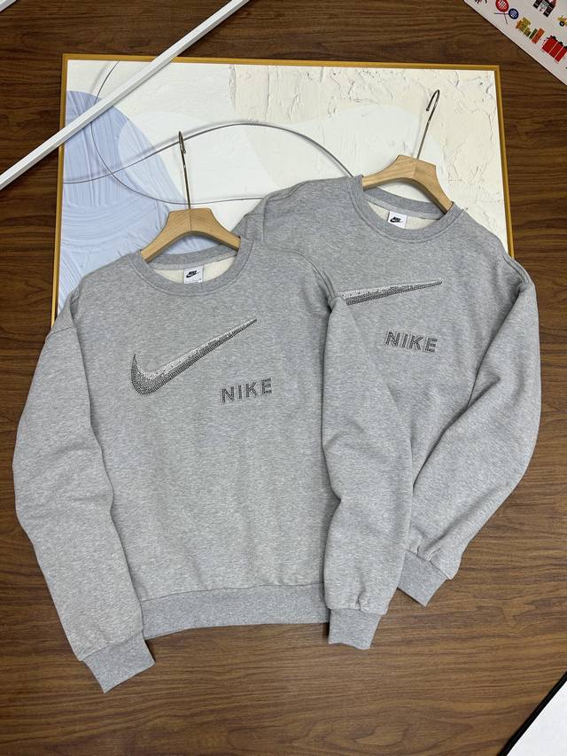 150，高品质高版本Nike耐克2025年春秋新款情侣男女同款套头圆领卫衣立体烫钻宽松落肩圆领衫Ins运动针织毛圈休闲上衣简直就是今年最好看的卫衣啦 原版原标，