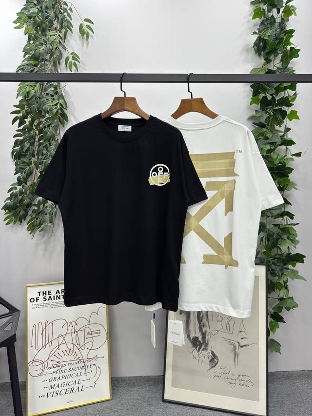 现货： P120# 经典款春夏 品牌：Off-White 黄色胶条款短袖T恤！ 颜色：白色 黑色 尺码：Xs-S-M-L 男女同款 面料：采用定制260克32织