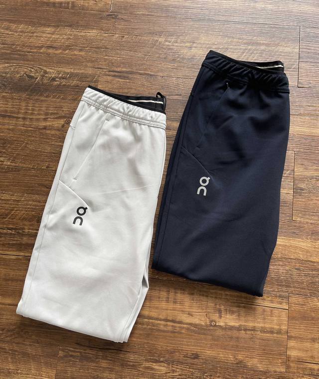 上新140 On昂跑 Core Pants 男款春 Core 系列夏薄款长裤跑步运动裤休闲裤！！ 款长裤通常采用高性能面料，旨在提供最佳的舒适度和功能性，以适应