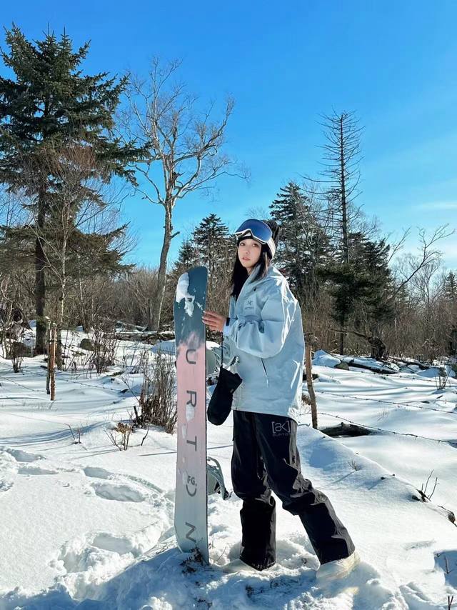 模特图！420 Arc'teryx 始祖鸟连帽硬壳刺绣五色男女冲锋衣上衣外套 不要机洗！ 滑雪爱好者 爬山涉水必备百搭单品 全身无缝压胶！特殊工艺！ 超高品质、