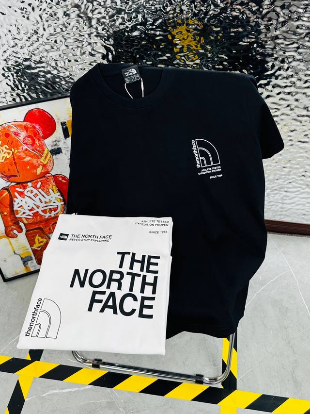 100 高版本带芯片 The North Face 北面25夏季新款印花休闲宽松情侣款 短袖T恤D909 细节:版本一比一复刻，吊牌 领标 水洗。带Nfc芯片识
