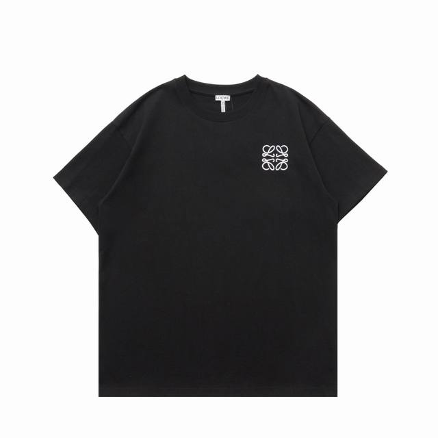 110 顶级复刻版本 Loewe 罗意威经典小标刺绣休闲圆领短袖T恤 面料: 280G重磅纯棉，随意对比 砖柜同步。第一时间正品开发研制。欢迎对比！面料采用Zp