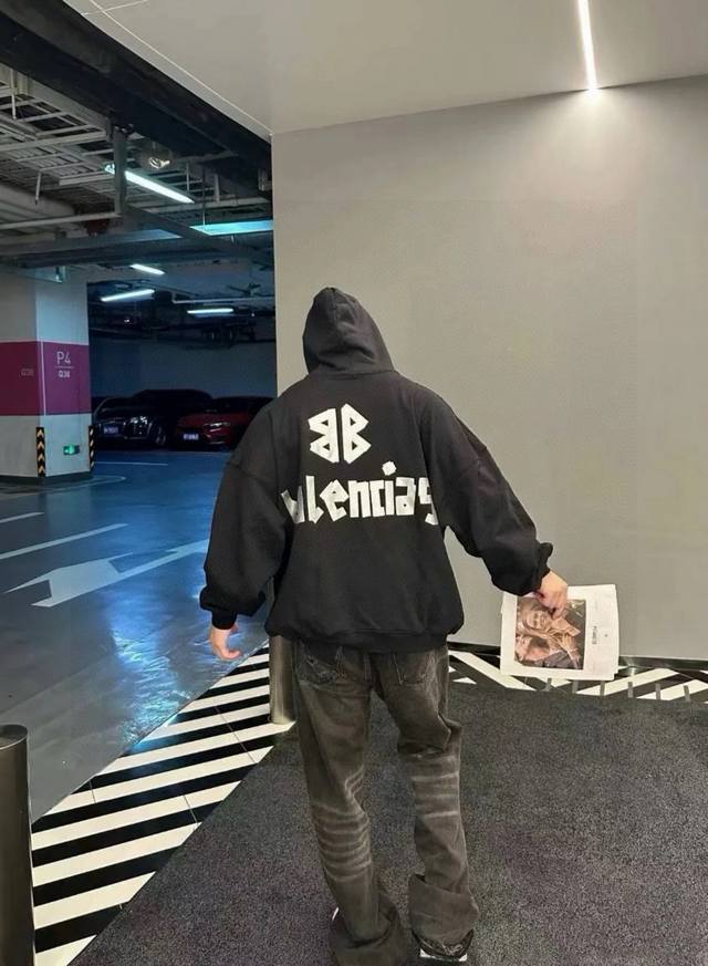 P180 高品质 品名：巴黎世家 Balenciaga24Ss秋冬新款银色胶带连帽卫衣男女同款 版型；宽松版 面料：纯棉双面面料 颜色： 黑色 尺码M-L- X