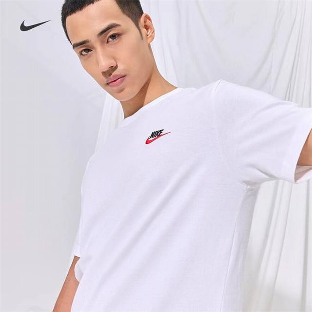 新款上新 P80 倾情回馈， 宠粉来一波！Nike 耐克 男子 夏季 运动 休闲 圆领 短袖T恤！！ 胸前字母+Logo刺绣短袖半袖！！神州客供230克长绒棉面