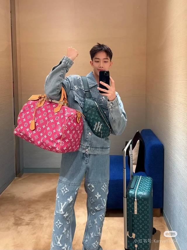 模特图！ 外套260 裤子210 复刻版本 Louis Vuitton 路易威登Lv 云朵狗狗系列水洗破洞牛仔套装 林俊杰 龚俊同款定制纯棉牛仔料，厚实立体，利