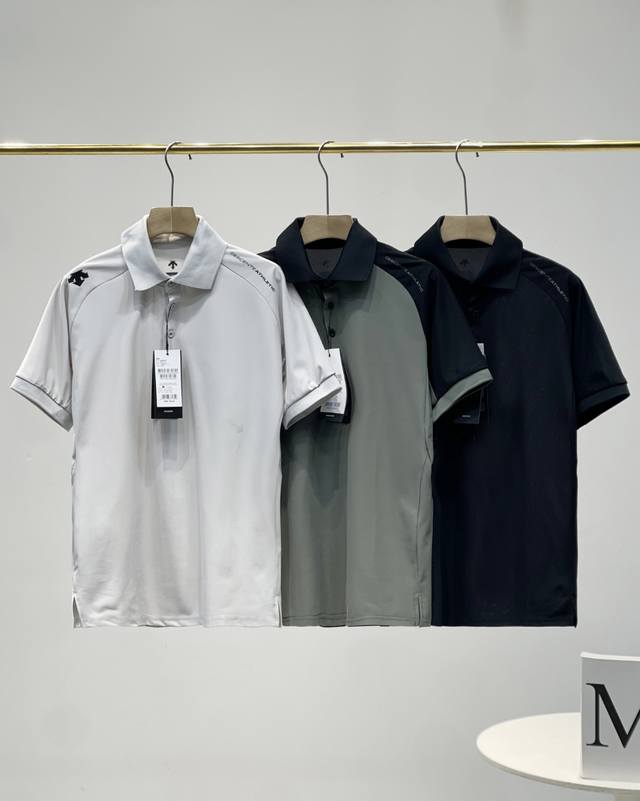 140 Descnte 迪桑特男子运动短袖Polo衫 进口速干精梳珠地面料亲肤舒爽，不粘身不黏腻！排汗吸湿！这款迪家的Polo衫，遵循并致敬精典！采用了小翻领+