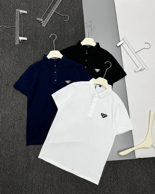 上新80尺码M到3Xl 普拉达经典基础款胸前金属三角标小Logo短袖T恤。三色可选，夏季Polo衫短袖，商务休闲简约风，上身帅气百搭，夏季必备百搭奢潮单品 高端