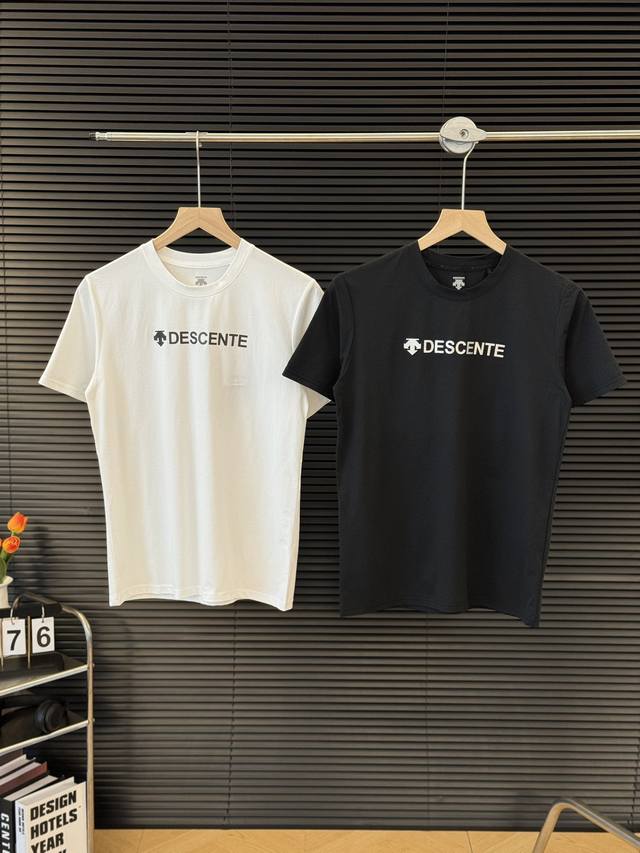 上新80 迪桑特 Descente夏季新款胸前硅胶立体字母Logo情侣款短袖T恤，上身帅气百搭，绝对极力推荐，夏日衣橱必备百搭单品 夏季一定闭眼入的百搭T恤，定