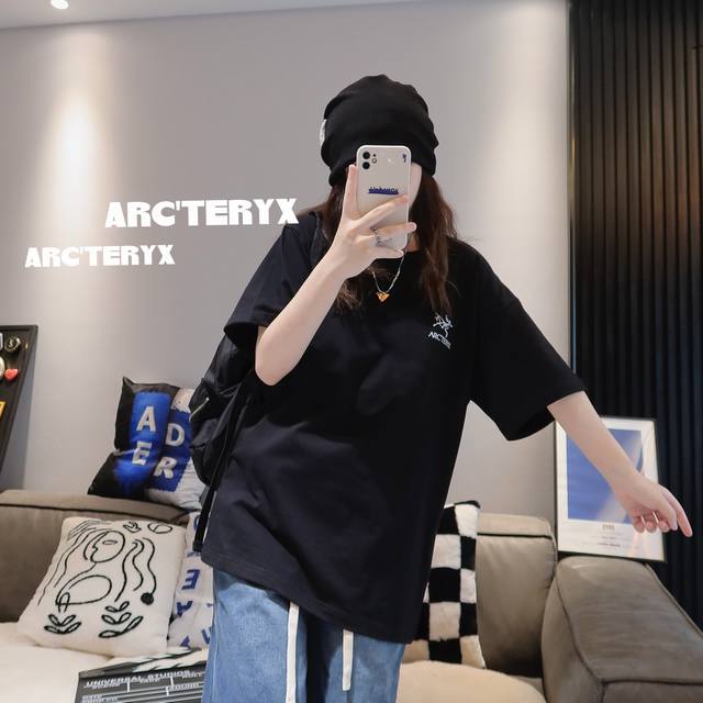 上新70跑量无优惠 Arcteryx 始祖鸟后背字母Logo印花情侣款短袖T恤，男女同款，最火的鸟家系列，你值得拥有绝佳夏季穿搭必备单品 经典百搭永不过时系列，