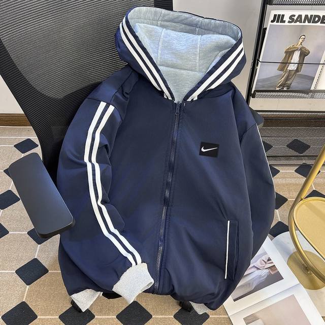 上新 上新 140 Nike 耐克海外限定双面穿开衫卫衣连帽夹克，男女同款，防风连帽衫柔软舒适，强劲防风，两面穿设计！经典贴布Logo，透气、抗静电功能，是每一