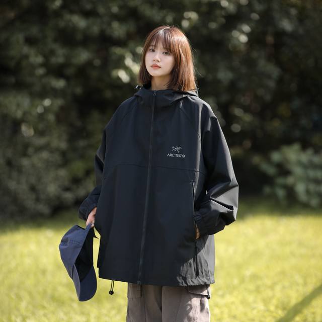 180 Arc’Teryx 始祖鸟 海外版美式高街户外登山运动防风防水纯色百搭连帽夹克外套 始祖鸟25年春秋季新款，专柜同步新品！ 高品质的货！ 喜欢的千万别错