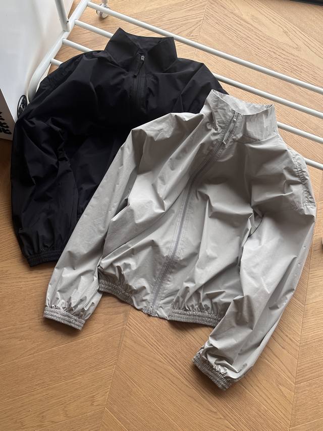 供250 Acne Studio25Ss 1996系列 徽标刺绣廓形夹克外套男女同款 黑色 灰色 S~Xl 原版定制面料，内里透气网布拼接设计，拼色门襟拉链，后