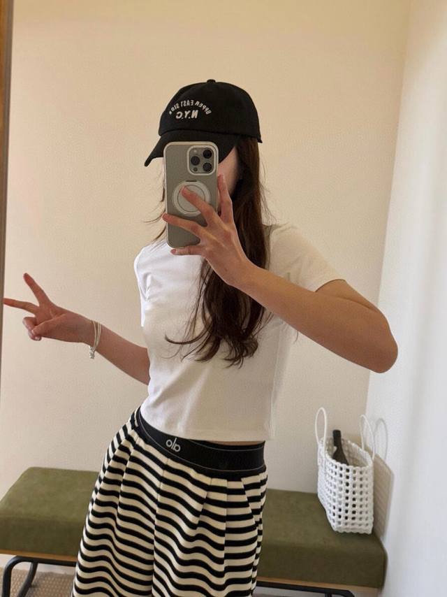 上新 120 Alo条纹裤舒服Fu慵懒条纹裤 慵懒风穿搭Get！Alo今年的裤子都时髦好穿 上身绝对让小姐妹一顿夸夸！ 图色 尺码 Sm S 80-95斤 M9