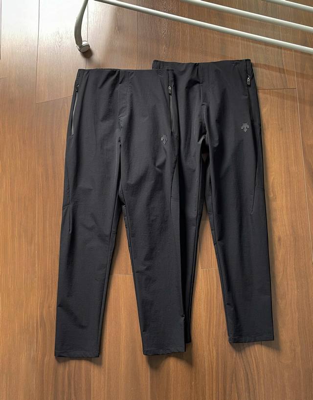 主图180 品质推荐Descente 迪桑特春季新款综训运动健身男士透气Pt 迪桑特男士梭织运动裤休闲长裤 透气排汗3D立体裁剪的工艺！上身效果没得说！性价比真