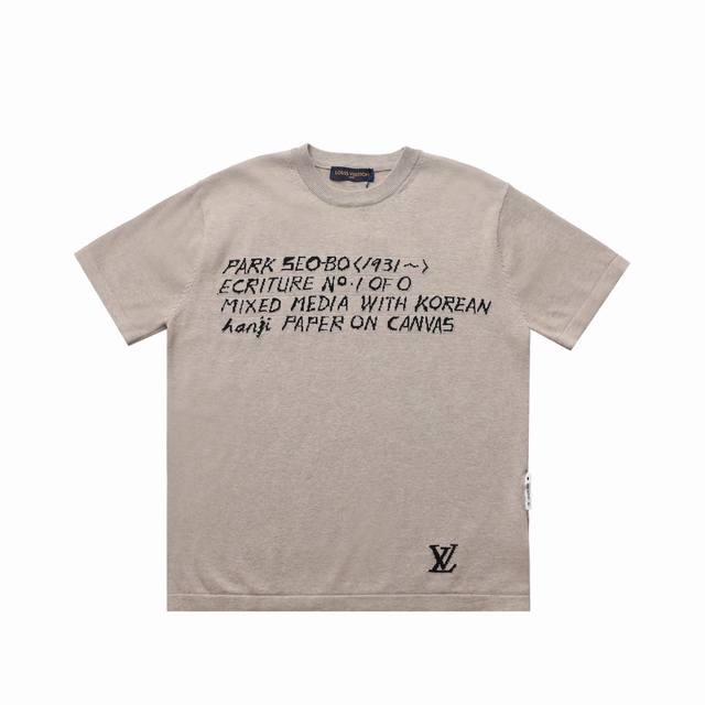 130 [顶级复刻版本] 品名: Louis Vuitton 路易威登 新款字母毛织针织休闲圆领短袖T恤 颜色：卡色 尺码：Xs-L 面料: 进口14针织机尽节
