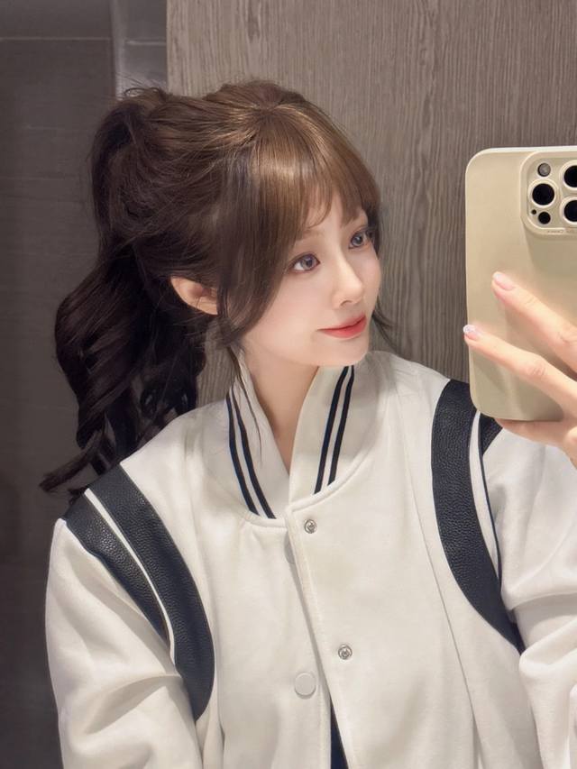 上新 140 Saint Laurent圣罗兰Ysl磨毛拼皮白色棒球服外套 出门Ootd～超级喜欢这个棒球服！ 奶白色显的干净秀气 真是一整个爱住 磨毛面料Pu
