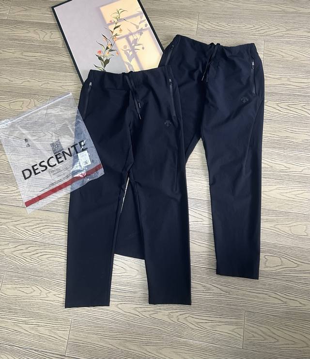 190 Descente 迪桑特春季新款综训运动健身男士透气Pt 迪桑特男士梭织运动裤休闲长裤 透气排汗3D立体裁剪的工艺！上身效果没得说！性价比真心高！轻量复