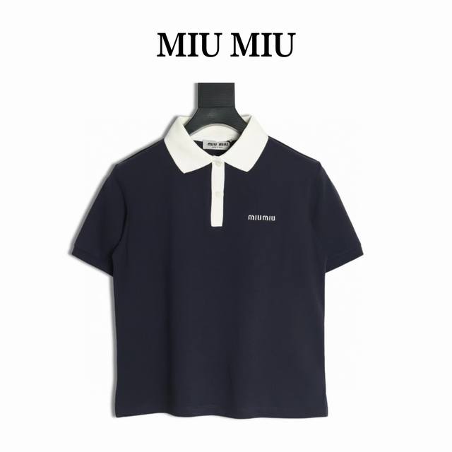 200 Miumiu 缪缪 25Ss 小刺绣Polo短袖T恤 翻领Polo衫平纹针织绣花 胸口饰有撞色标识 刺绣徽标 经典Polo版型 翻领设计 罗纹领口，下摆