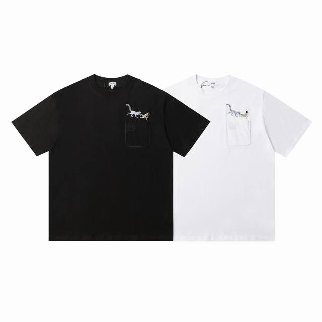 P110.Loewe25春夏刺绣Logo囗袋美式高街半袖全棉重磅设计感小众衣服定制260G 同缸染面料 手感非常舒服 最新砖柜同步 Os落肩版型 时尚又个性 超