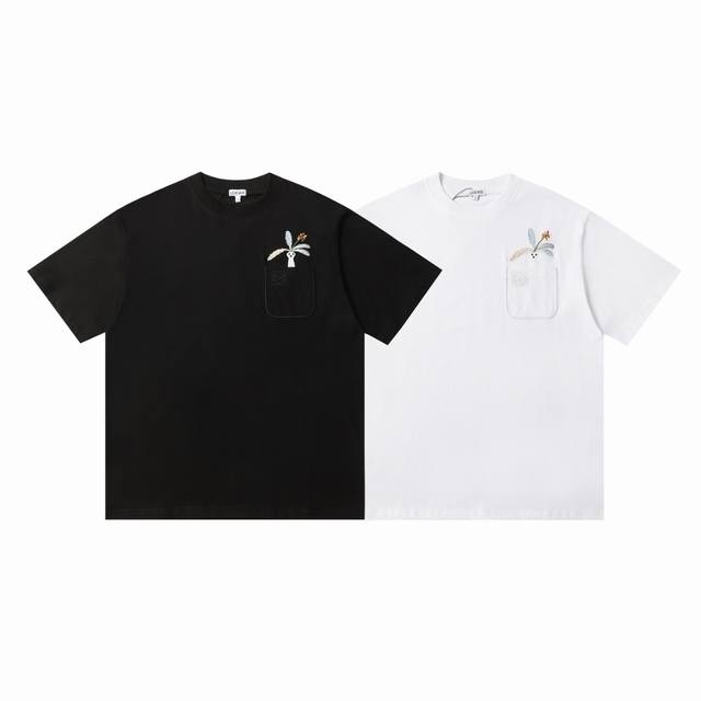 P110..Loewe25春夏刺绣Logo口袋装饰纯棉重磅T恤定制260G 同缸染面料 手感非常舒服 最新砖柜同步 Os落肩版型 时尚又个性 超级百搭好看的一款