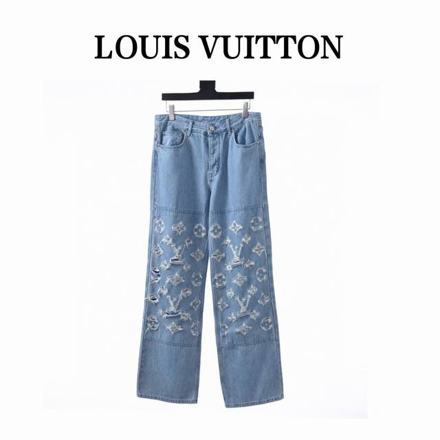 460 Louis Vuitton Lv 水洗破洞牛仔裤 定制纯棉牛仔料，利用激光技术进行花纹刻划工艺，洗水轻炒双工艺，烂边吊烂技术，通过物理磨损在边缘部分进行