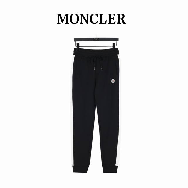 290 Moncler 蒙口 侧边织带长裤 男女同款全新美学灵感趣味设计,渠道性质精品。让整体造型设计更加优雅时尚，今夏最火系列，无数明星潮人追捧。裁剪工艺细节