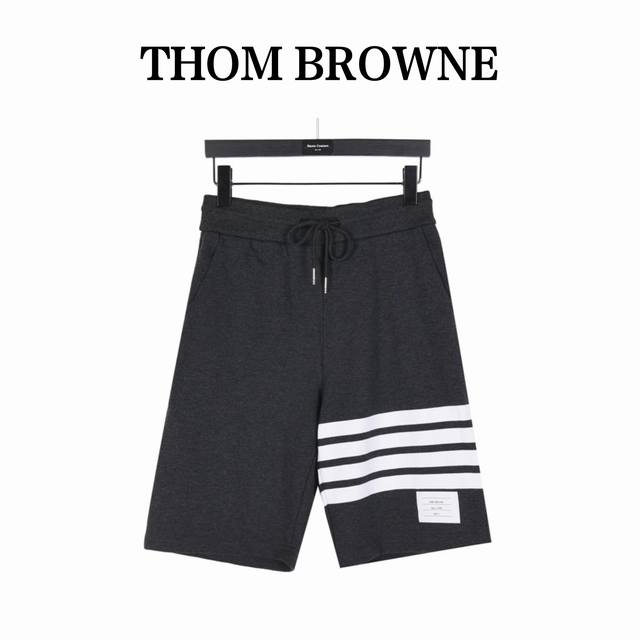 200 Thombrowne 汤姆布朗 经典色织短裤 面料采用专业订纺表面32S触感细腻内里8S，挺括有型，口袋布红白蓝色织牛津纺材质，市面现货红条纹均泛橙红色