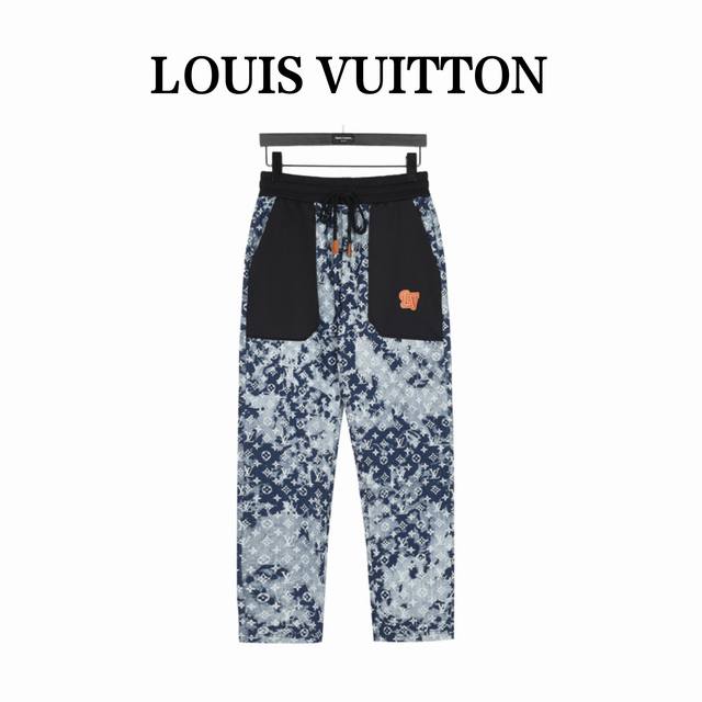 310 Louisvuitton 路易威登满印牛仔拼接大口袋长裤 黑口袋 Louisvuitton 路易威登满印牛仔拼接大口袋长裤 男女同款全新美学灵感趣味设计