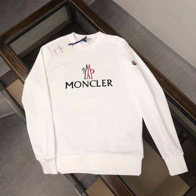 P170 Mon*Cler 蒙口 Ss 时尚圆领卫衣 随意搭配各种都是妥妥的帅气 贴身舒适！定制卫衣面料，植绒工艺 手感摸起来特别细腻柔中带点筋骨 且非常的透气