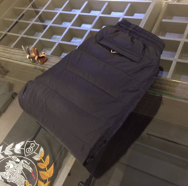 P440Mo家秋冬男士羽绒休闲裤 客供防风面料 ！内里顶级90%白鸭绒填充 回弹力好 压缩后能马上立马回弹起来 蓬松轻盈 上身保暖有型 又不会有负重感 实穿性非
