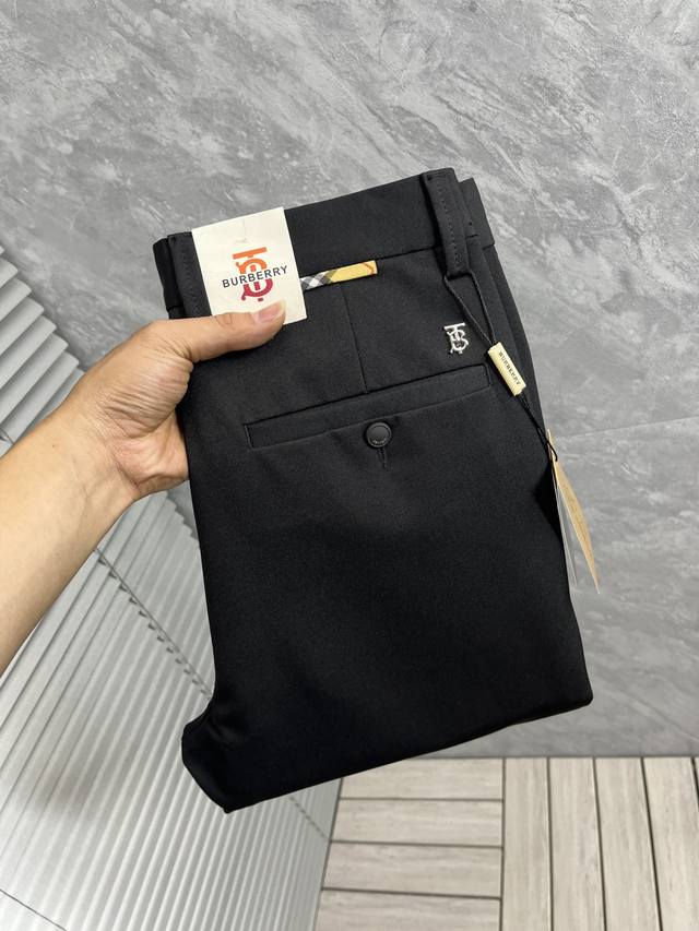 P230 巴宝莉 休闲裤 西裤 新款 高级定制裤子专用面料 定制原版五金 重工工艺打造 车工走线精细 定制面料 柔软舒适 质感显著 辅料精美 上身效果超赞 标准
