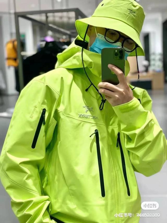 顶级Sv6代 自带救援反射器 新配色黑白始祖鸟Alph*Sv新色硬壳刺绣冲锋衣始祖鸟 Alpha Sv6今年新出的虎鲸配色真心太好看了如果看多了黑金，可以选择这