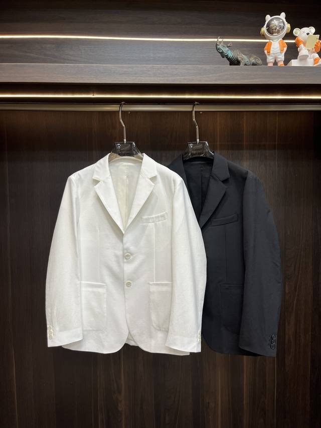 主推 P490 Armani 2025Ss早春新款发布阿玛尼西装外套，春季爆款外套，穿上就是舒适自在又显瘦的存在，慵懒而随性，结合干净简单的色系就特别耐看，适合