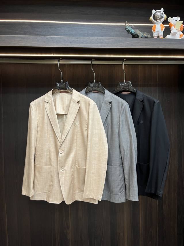 主推 P460 Burberry 2025Ss早春新款发布巴宝莉西装外套，春季爆款外套，穿上就是舒适自在又显瘦的存在，慵懒而随性，结合干净简单的色系就特别耐看，