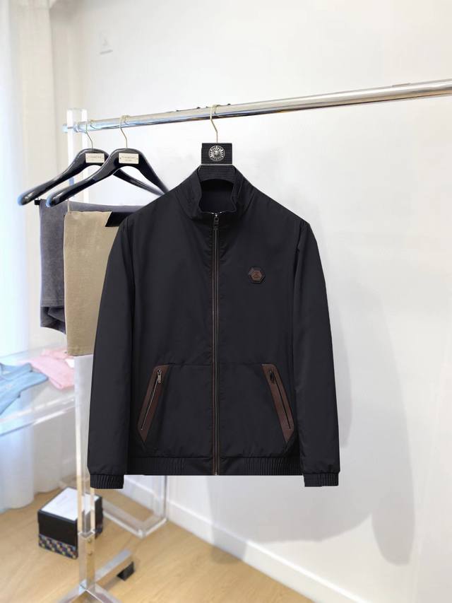 开春爆款， P350 杰尼亚 高端品质 2025早春新品时尚休闲连帽夹克外套，进口原版科技面料，上身舒适透气，胸前精致手工刺绣工艺字母Logo，独特设计两面穿风