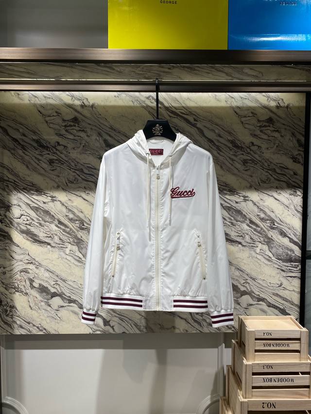 P580 Gucci古奇-2025Ss新品火爆上市啦 顶尖时尚潮流狠货 甄选定制高端纤维面料手感丝滑细腻柔软 剪裁贴合人体工学设计理念让成衣立体有骨感 上身版型