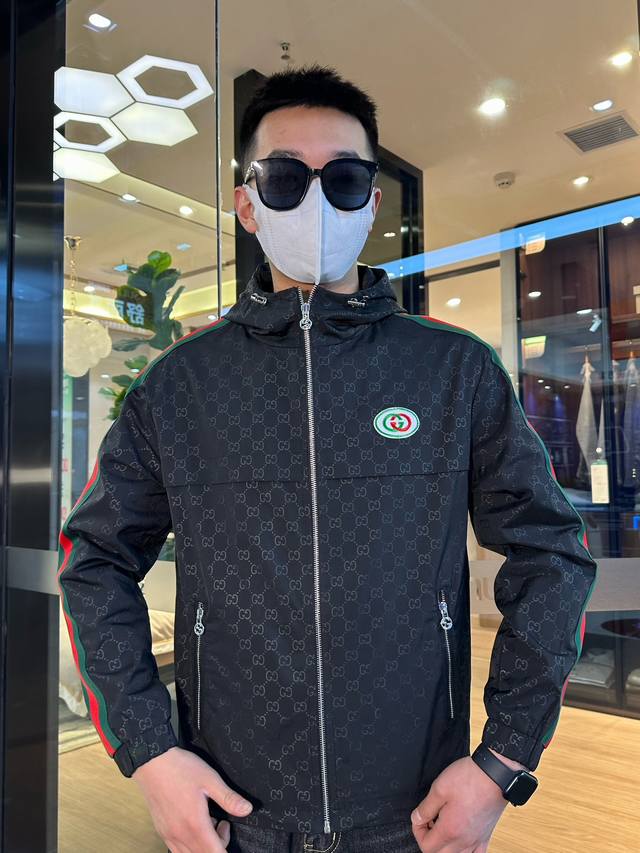 P350 古驰 官网同款，三标齐全，同步发售！2025Ss新款男士夹克外套，专柜Logo高品质原单三标齐全高端版本！专柜定制面料 透气舒适度高，细节无可挑剔，品