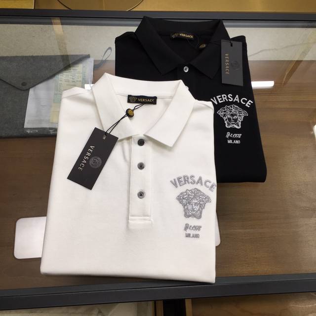 新品Polo P210 Versac... 原单品质 2025最新款 商务男装Polo 翻领短袖T恤 精细做工！精选专柜订制进口顶级朱地面料 所有细节做工完美1