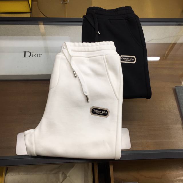 [] 新品 P230 Dio..R... 2025季专柜新款男士休闲裤，高级定制精棉面料保暖性好 弹力舒适度极高，细节无可挑剔，顶级辅料配备，原版Logo设计理