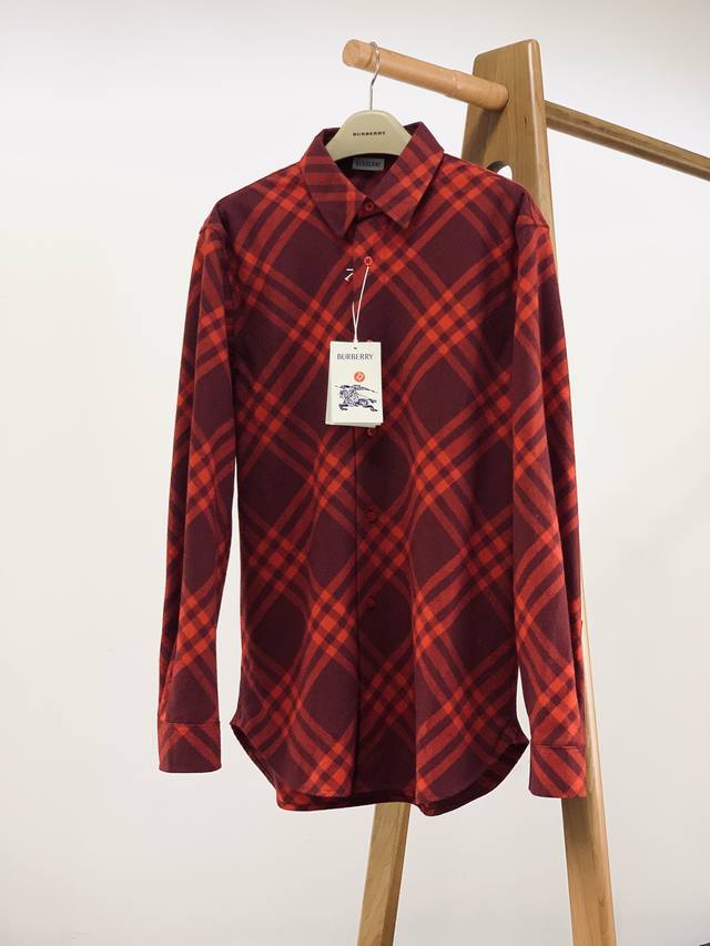 P250支持年后售后 Burberry 巴宝莉 磨毛长袖翻领衬衣 定制格纹法兰绒面料 同色系纽扣开合门襟 休闲款式不挑人穿 直筒剪裁版型 男女同款 Size：S