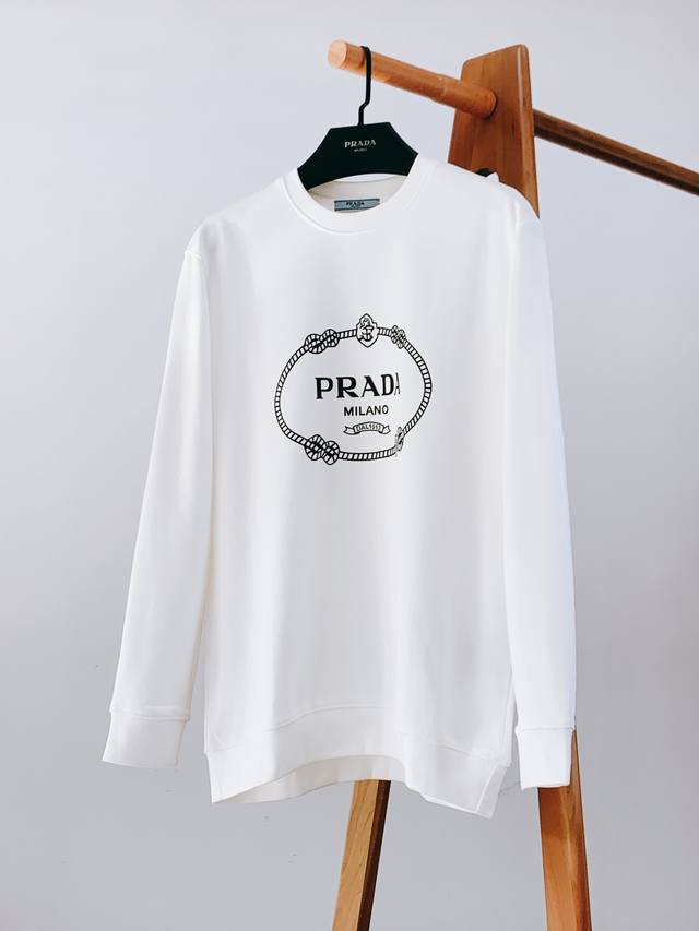 P230支持年后售后 Prada 普拉达 Fw秋冬新品 字母印花套头卫衣，高端气质型必入的极品款式，一款极具腔调感与魅力的单品！定制高密度纯棉面料打造。整体衣服
