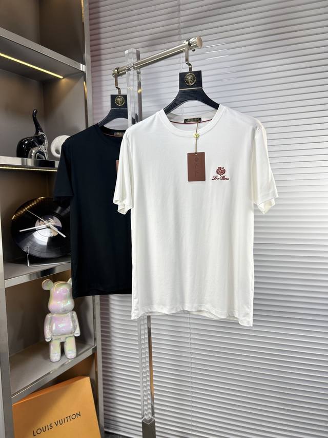 P220 Loro* Ss25春夏新款丝光短袖，顶级图案Logo，帅气时尚，简约百搭款。面料棉 不仅挺括，保持潮流的廓形，又穿着舒适，纱织更细腻 码数：M-Xx
