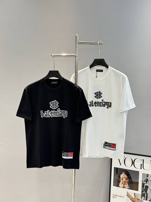 P190。 Balenciag*巴黎世*25S新款T恤.男女同款推荐！采用260G纯棉面料，柔软舒适.透气吸汗.上身舒适.轻松驾驭......胸前立体烫画设计.