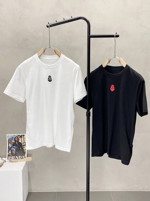 P200。Mcqueen麦昆独家专供新款原单男士休闲短袖 高端定制 高版本 时尚百搭爆款进口面料 手感超柔软细腻 穿着亲肤舒适 高端精品 代工厂P精细做工 上身