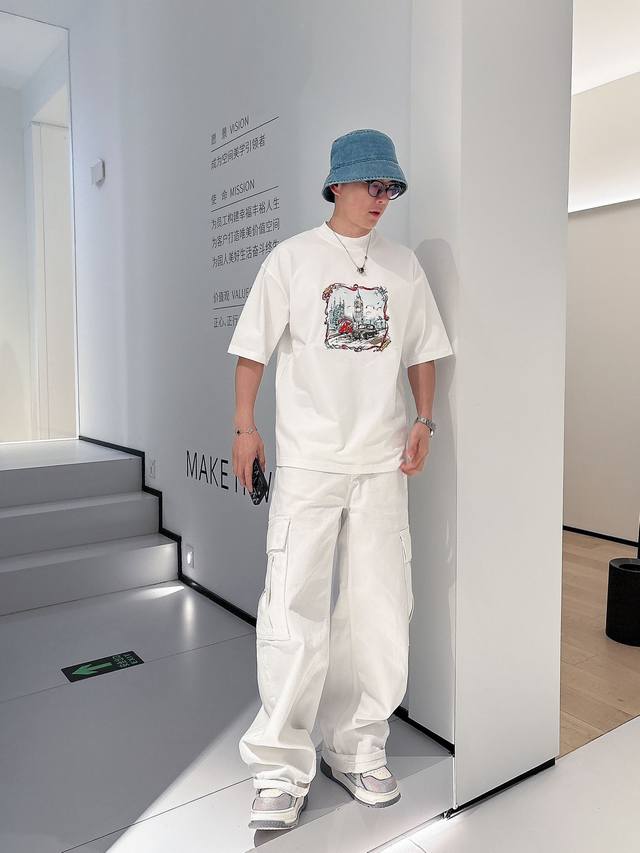 P220 巴宝利 2025春夏新款首发专柜最新款短袖圆领T恤 官网同款 高端订制 设计前卫时尚！品牌Logo重工艺设计 高端定纯棉面料.手感柔软.穿着舒适.专柜